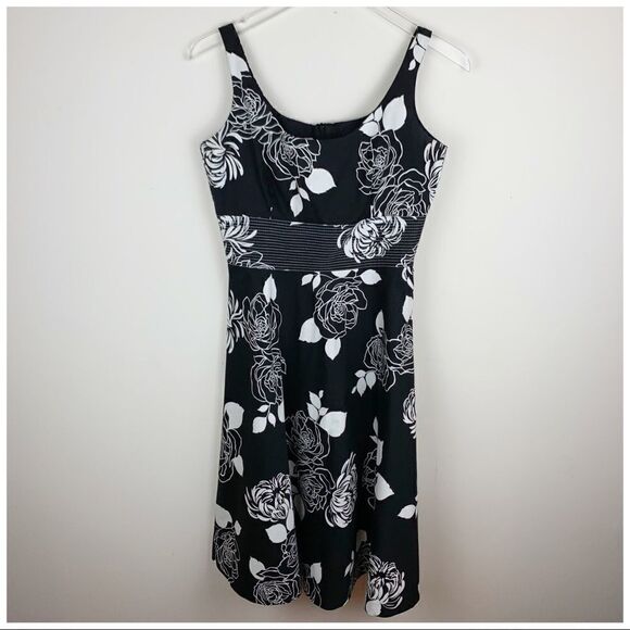 Donna Ricco Fit Flare B/W Sleeveless Floral Dress Sz 4 NWOT - Picture 13 of 13